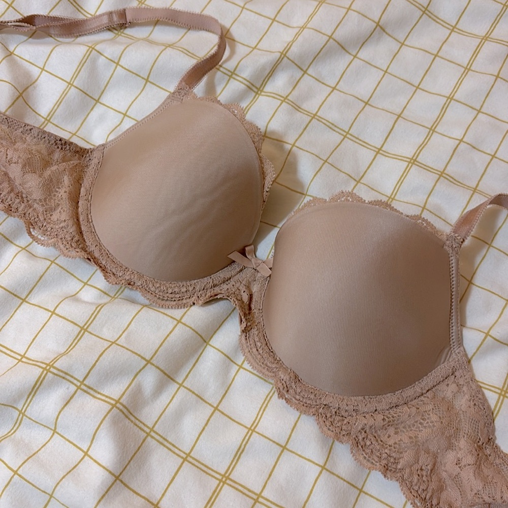 Victoria Secret pinkish nude bra size 34B (never worn)